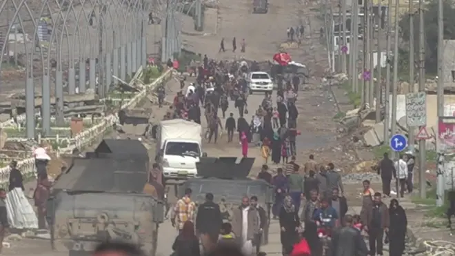 القوات العراقية تفتح ممرات آمنة لإخراج المدنيين من الموصل