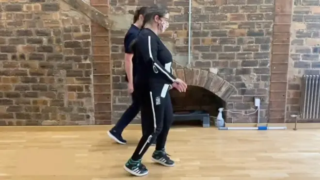 moli odelo za hodanje