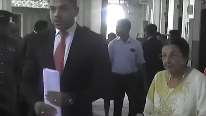 මුදල් විශුද්ධිකරණය වැළැක්වීමේ පනත යටතේ චෝදනා එල්ල වී සිටින හිටපු ජනාධිපති මහින්ද රාජපක්ෂගේ පුත් යෝෂිත රාජපක්ෂ සහ ඔහුගේ මිත්තණිය වන ඩේසි ෆොරස්ට් ට අධි චෝදන පත්‍ර භාරදීමෙන් අනතුරුව ඔවුන් ඇප මත මුදාහැරීමට කොළඹ මහාධිකරණ අද (අප්‍රේල් 4 වැනිදා) නියම කළේය.