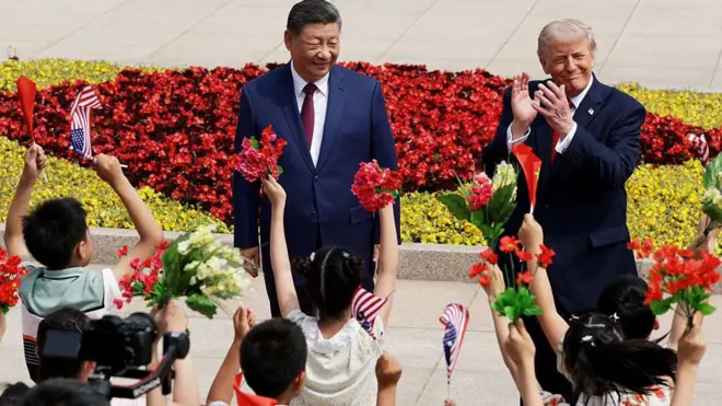 Prezydenci USA i Chin, Donald Trump i Xi Jinping, wzięli udział w ceremonii powitalnej w Wielkiej Hali Ludowej w Pekinie (14 maja 2026). Rozmowy dotyczyły m.in. konfliktu z Iranem, napięć handlowych oraz sytuacji wokół Tajwanu