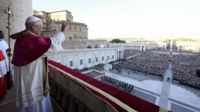 Ogbonge crowd for St Peter's Square welcome Pope Leo XIV
