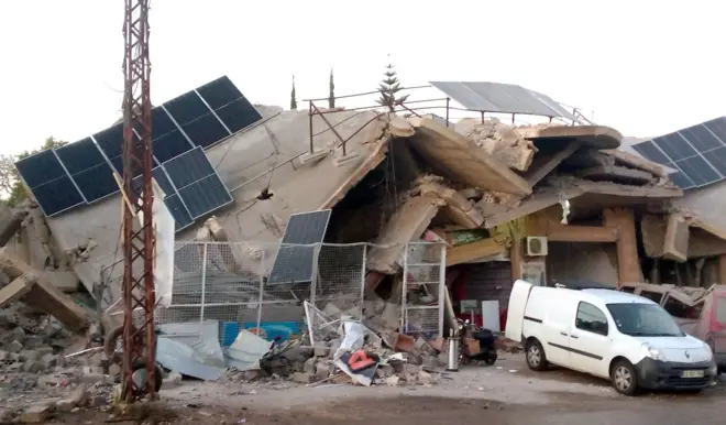 مبنى مدمر في لبنان جراء قصف إسرائيلي