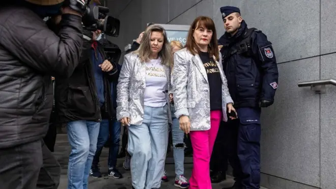 Выджинская с соратницей