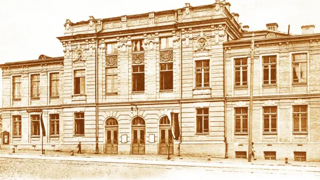 У приміщенні Троїцького народного дому розпочав свою роботу Український національний театр