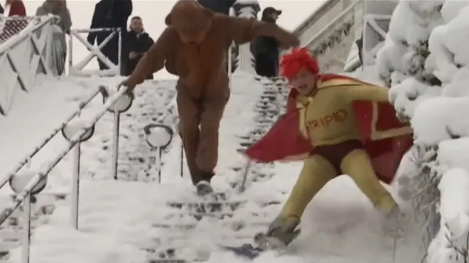 сніг у Парижі