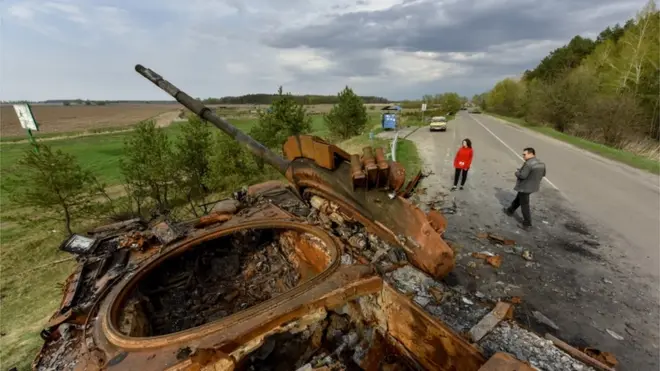 Ukrayna'da imha edilen Rus tankı