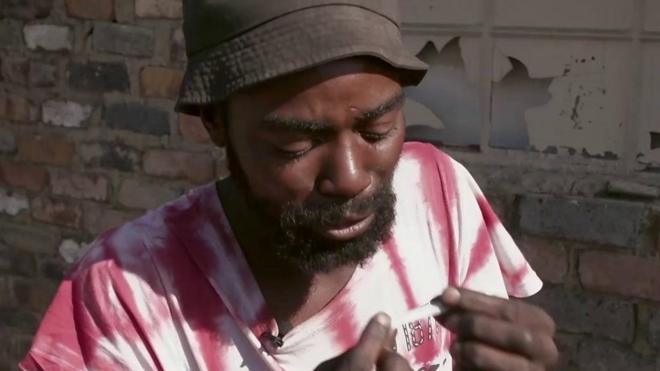 Jesus, un drogué qui est arrivé à se sortir du cycle de la drogue en Afrique du sud