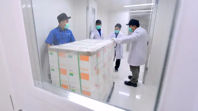 Sebanyak 1,2 juta dosis vaksin buatan Sinovac, China tersimpan di ruang penyimpanan Bio Farma Bandung, Jawa Barat