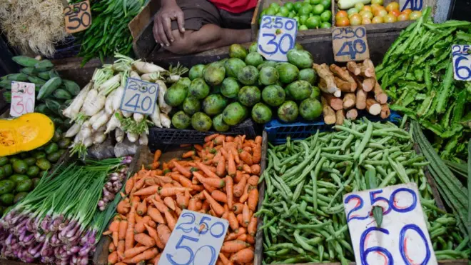 භාණ්ඩ මිල ඉහළ යෑම හමුවේ සාගිනි අරගලයක් ඇතිවෙයිද?
