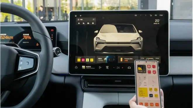 由極星和魅族聯合開發的極星智能手機以及「極星4」運動型多用途車(SUV)在北京進行車內連接演示資料照片