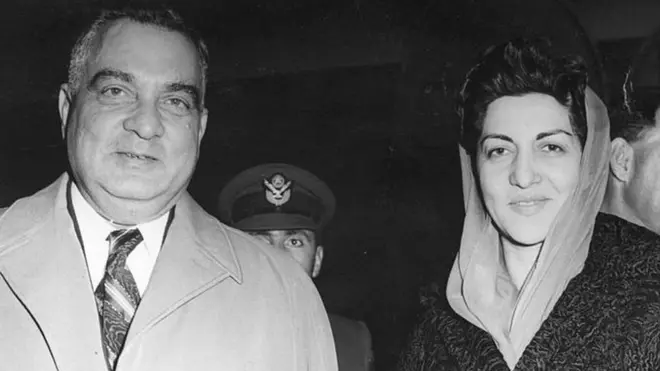 سکندر مرزا اپنی اہلیہ کے ہمراہ