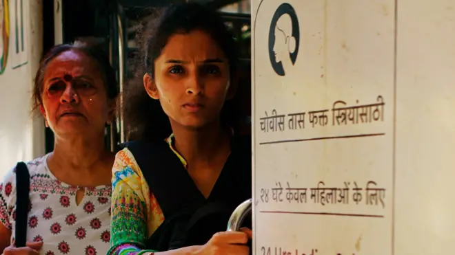 महिला, ट्रेन, मुंबई महिलाएं