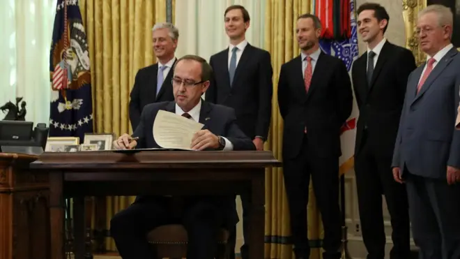 Kosovski premijer Avdulah Hoti potpisnik je Vašingtonskog sporazuma kojim je dogovoreno i priznanje Izraela