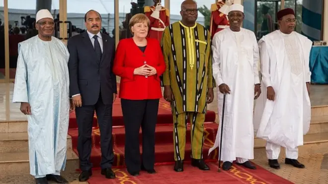La chancelière allemande Angela Merkel et les présidents de pays membres du G5 sahel.