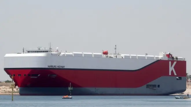 سفينة في قناة السويس