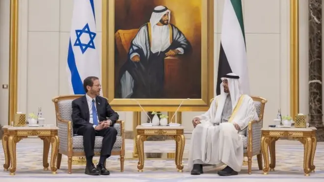 رئیس جمهور اسرائیل برای اولین بار بعد از برقراری روابط میان دو کشور به امارات سفر کرده است