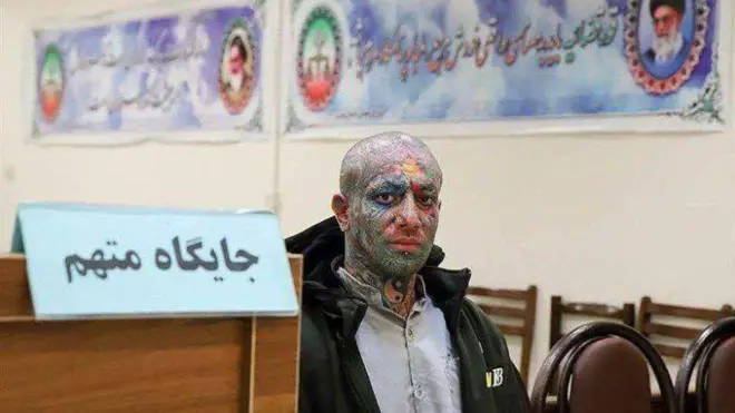 پذیرش توبه و اعطای عفو به محکومان دادگاه‌ها بر اساس قوانین ایران از اختیارات رهبر جمهوری اسلامی ایران است