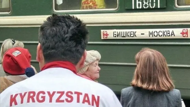 Учурда 800 миңден ашык Кыргызстан жараны чет мамлекетте эмгектенет