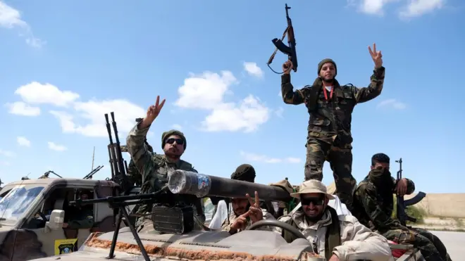 Загони Лівійської національної армії намагаються пробитися до центру Тріполі