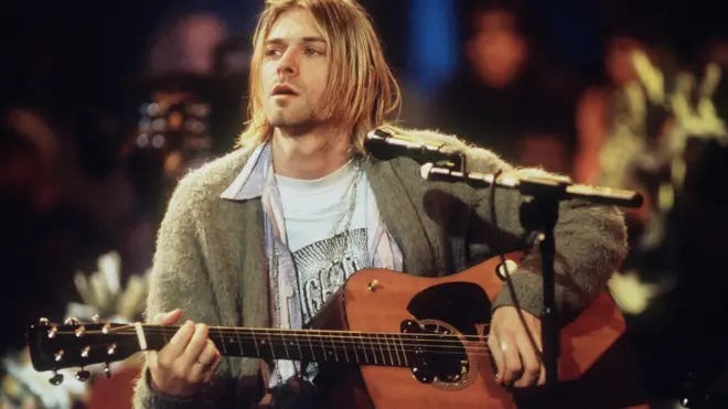 Курт Кобейн з гітарою