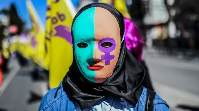 феминистка на марше