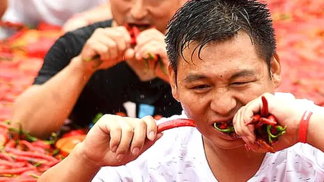 మిరపకాయలు తినే పోటీ