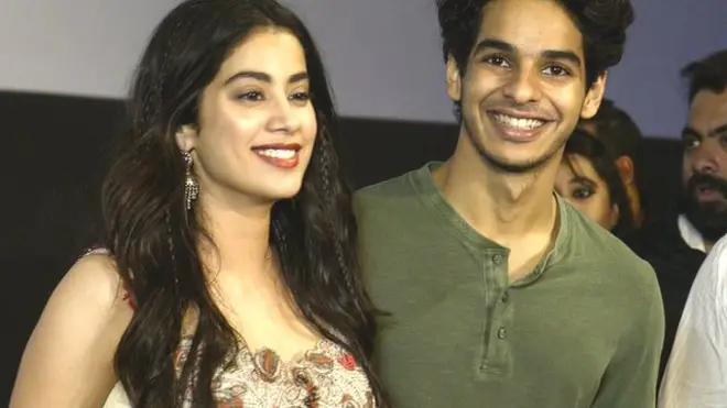 یہاں جھانوی کپور کو فلم دھڑک کے اداکار کے ساتھ دیکھا جا سکتا ہے