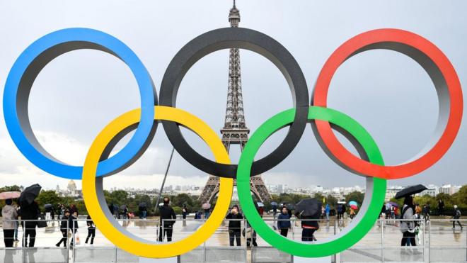 Olympic rings in Paris, qwith Eiffel Tower in background