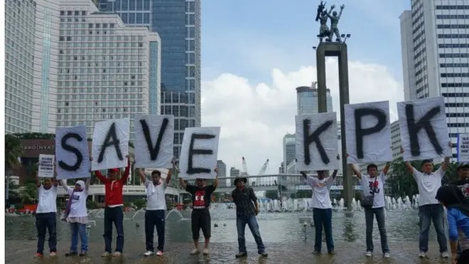 Para pegiat anti korupsi terus menyuarakan sikapnya menolak hak angket untuk KPK karena dianggap akan memperlemah lembaga itu.