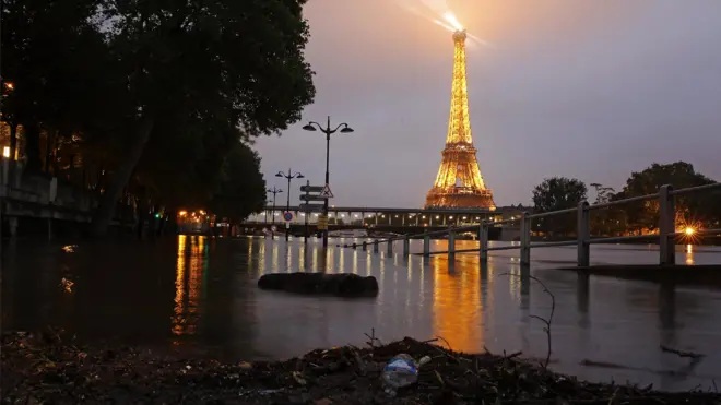 River Seine bursts its banks. 2 June 2016