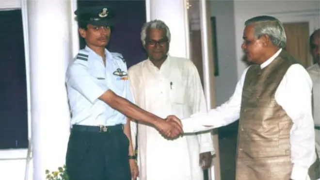 అప్పటి ప్రధాని వాజ్‌పేయితో కె.నచికేత