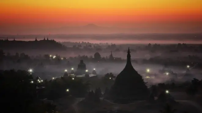 มรัคอู ยามเย็น