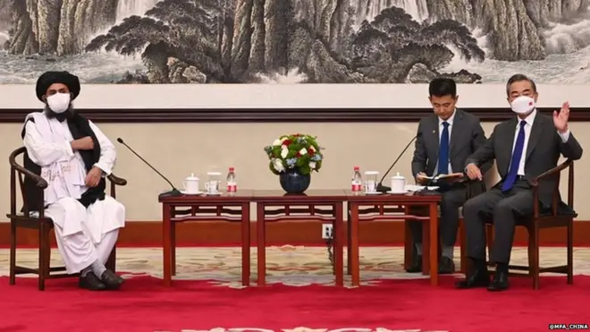 मुल्लाह अब्दुल ग़नी बरादर के साथ चीनी विदेश मंत्री,जुलाई में हुई थी मुलाकात