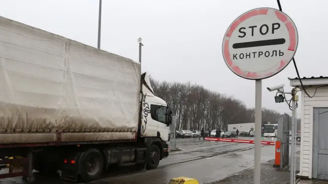 Органичения на транзит украинских товаров по территории России были введены в январе 2016 года в ответ на вступление в силу договора о зоне свободной торговли между Украиной и Европейским союзом