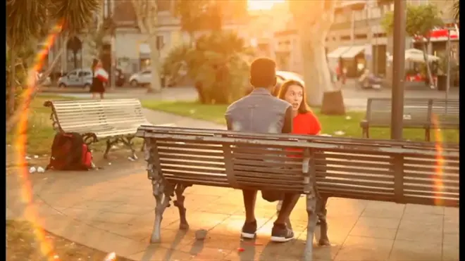 「未来が欲しい」――イタリアの道端で野宿する移民少年