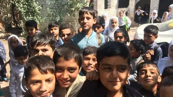 له ۲۰۱۶ کال پاکستان له افغانستان زدکوونکو ته د کتاب پر لېږدولو بندیز لګولی.