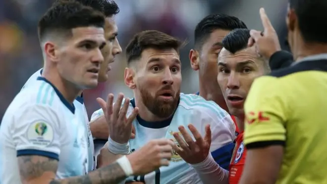 Messi se despidió de la Copa América expulsado del partido contra Chile.