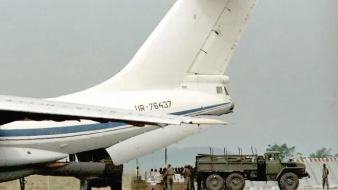 Military plane wey dey near tanker.