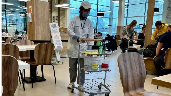 Россия 15 июлдан бошлаб Ковид-19 пандемияси муносабати билан ўрнатилган чегарани кесиб ўтишга доир барча чекловлари бекор қилмоқда