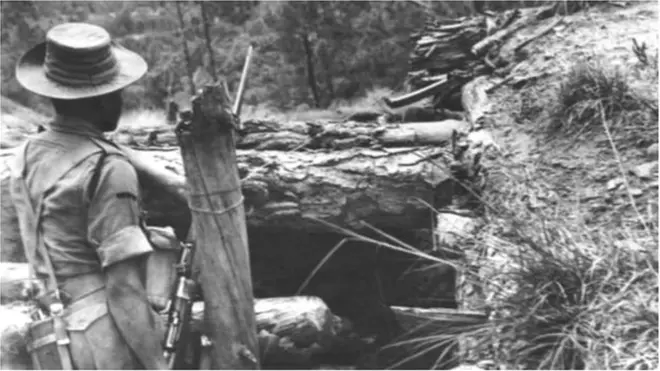 చైనా సైనికులు ఎర్ర రంగు ఖాకీ దుస్తులు ధ‌రించి బంక‌ర్‌వైపు కాల్పులు జ‌ర‌ప‌డాన్ని నేను చూశాను