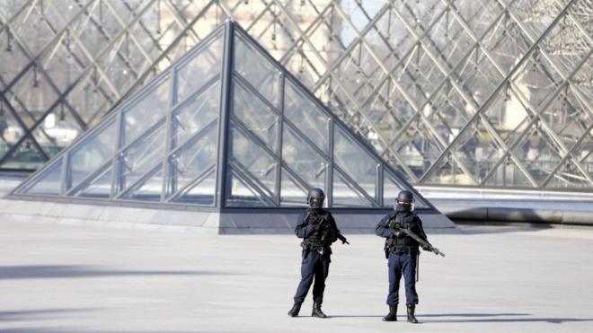 Police guarding the Louvre after what was described as a terrorist incident, 3 February, 2017