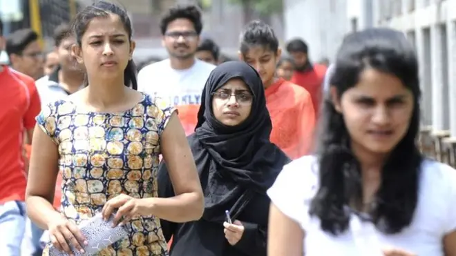 छात्राएं