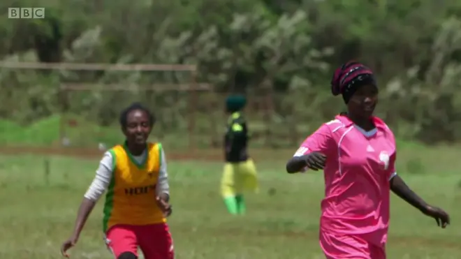 ኣዋልድ ኣብ ጸወታ ኩዕሶ እግሪ