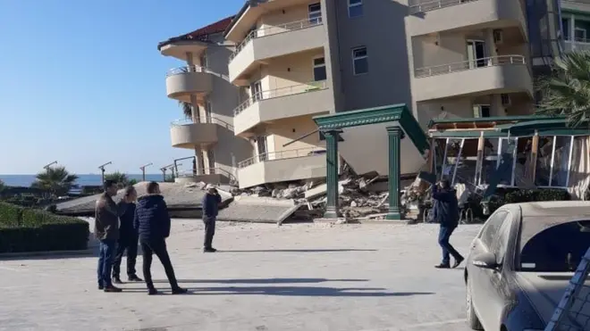 Epicentar potresa jačine 6.4 jedinica po Rihteru, bio je kod Drača na dubini od deset kilometara