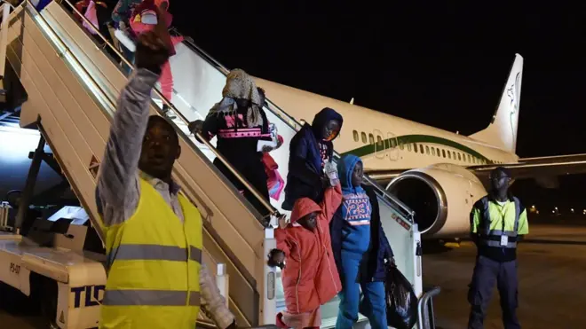 Ó lé l'ẹ́gbẹ̀rún mẹ́jọ àwọn ọmọ orílẹ̀èdè Nàíjíríà tí wọ́n ti kó padà dé láti orílẹ̀èdè Libya