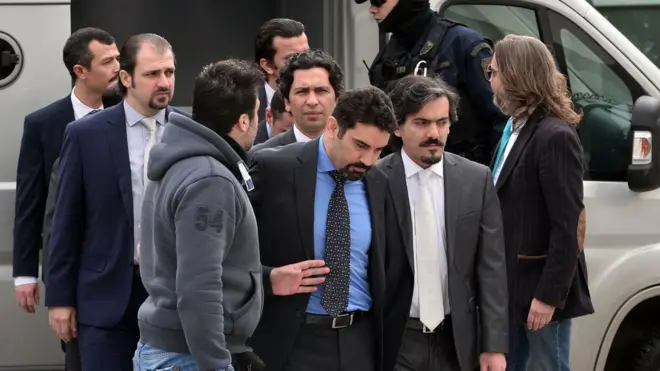 Firari askerler mahkemeye getirilirken