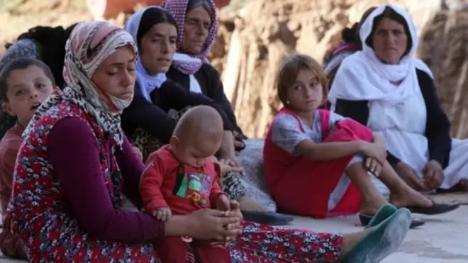 إزيديات فررن من منازلهن بعد اعتداءات تنظيم الدولة