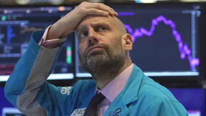 Las bolsas se desplomaron en un histórico "lunes negro".