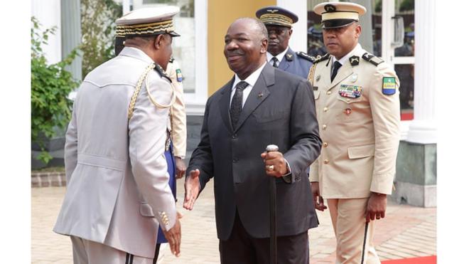 Le Président Ali Bongo dont l'état de santé suscite des commentaires au Gabon vient de limoger sa sœur ainée Pascaline