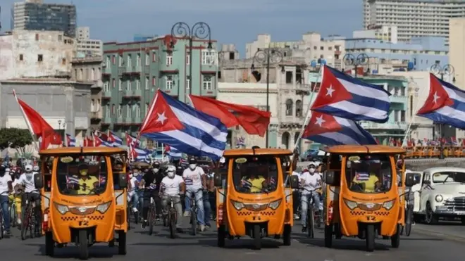 демонстрация сторонников революции
